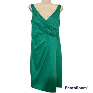Lauren Ralph Lauren Dress Size 6 Wrap Style V- Neck Green Sleeveless Slimming.